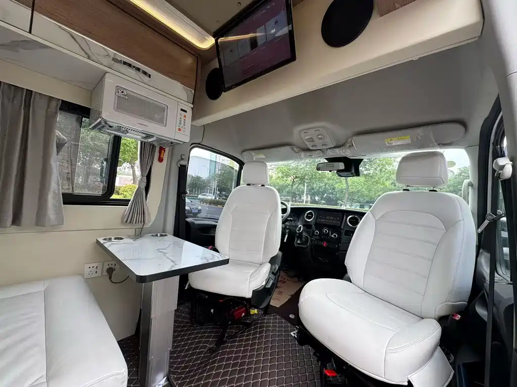 IVECO Daily 依维柯欧胜 2021款 3.0 T 自动B型房车专业底盘长轴高顶