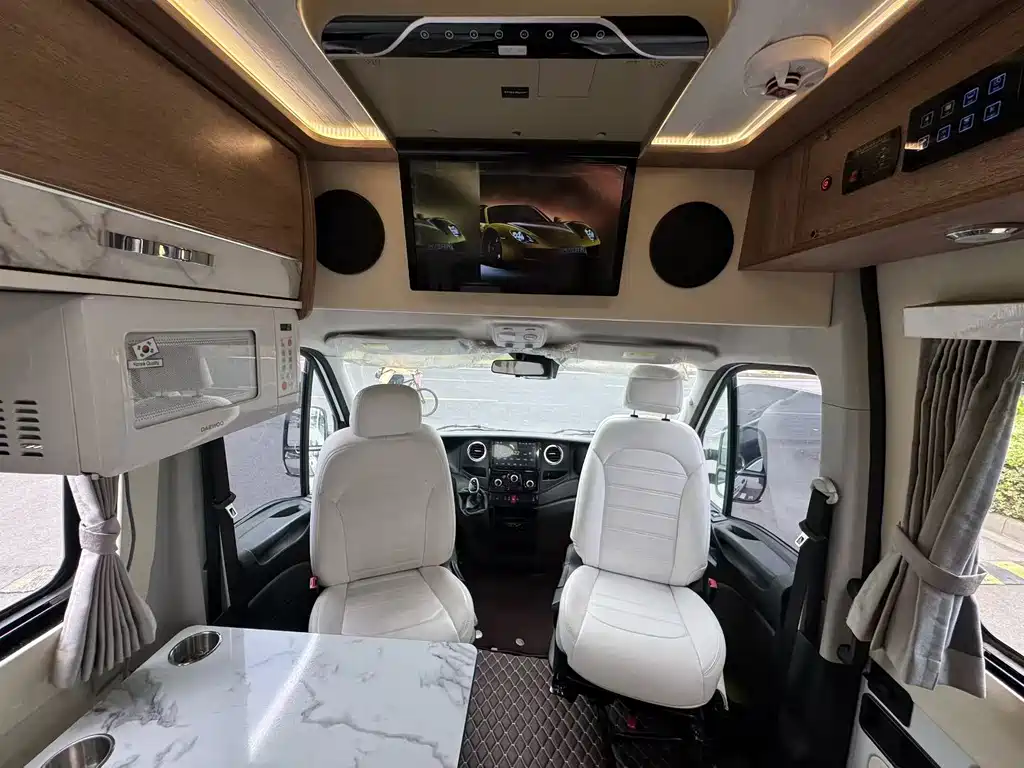 IVECO Daily 依维柯欧胜 2021款 3.0 T 自动B型房车专业底盘长轴高顶