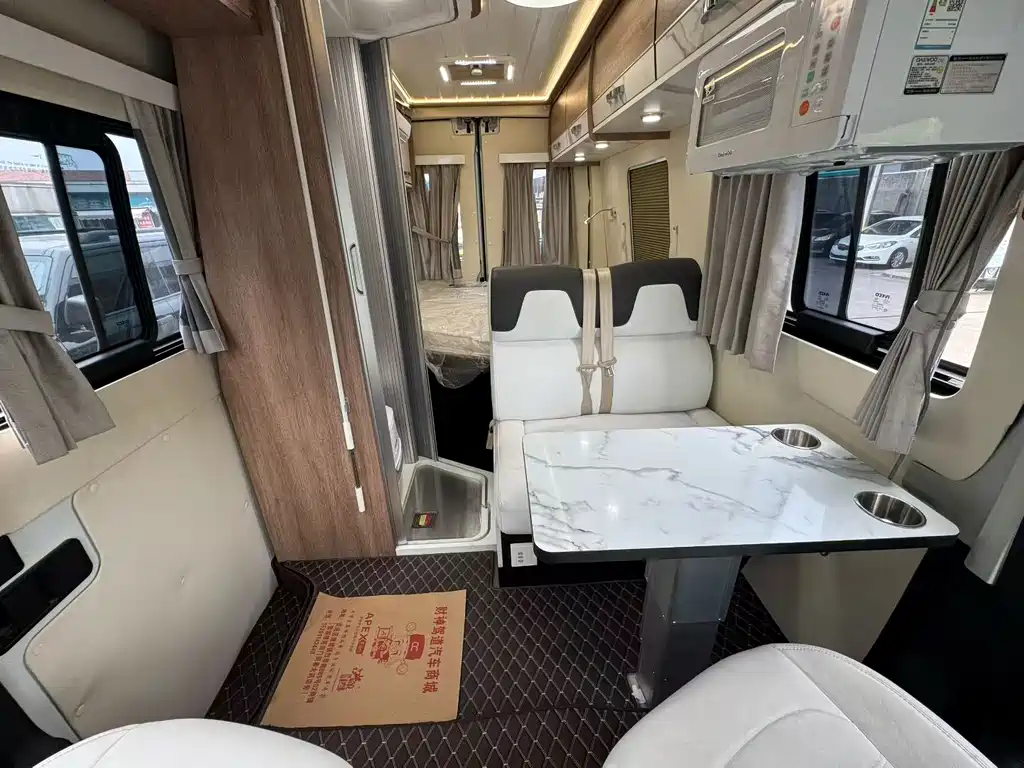 IVECO Daily 依维柯欧胜 2021款 3.0 T 自动B型房车专业底盘长轴高顶