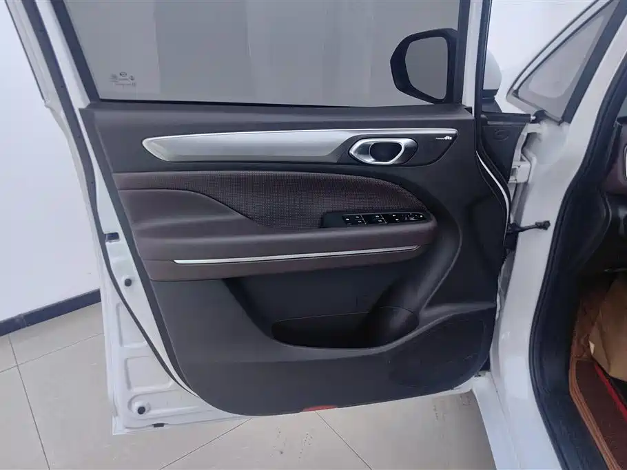 GAC Trumpchi M6 PRO 270 T DCT Luxury
