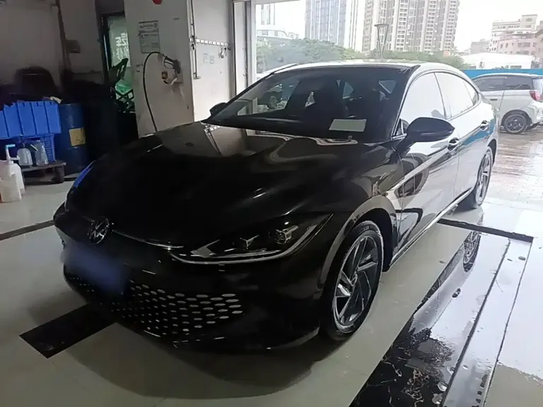 Volkswagen Lamando Lamando L 280 TSI DSG Dazzle Hot