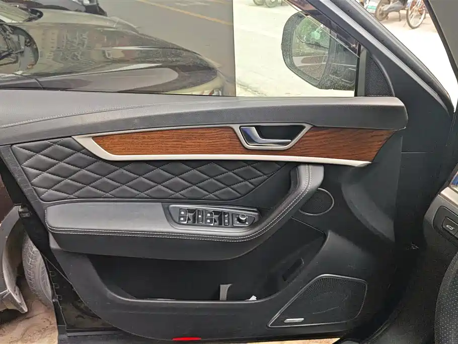 Hongqi HS7 2.0 T DCT 2 WD Connected Flagship Enjoyment