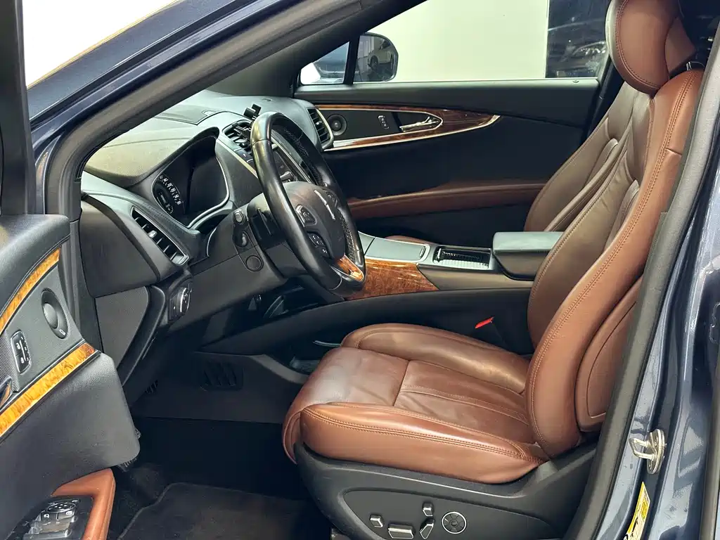 Lincoln MKX 2.7 T 4 WD Honor Shine