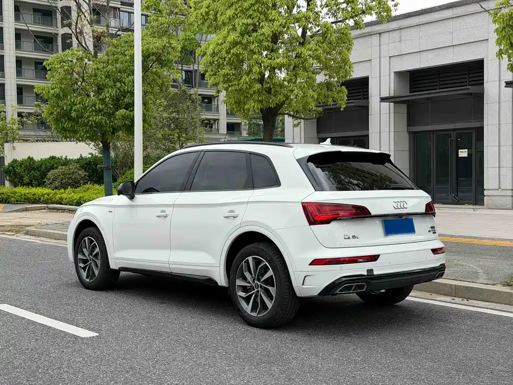 Audi Q5 L 40 T Luxury Elegant