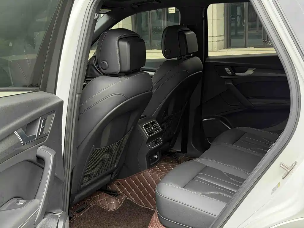 Audi Q5 L 40 T Luxury Elegant