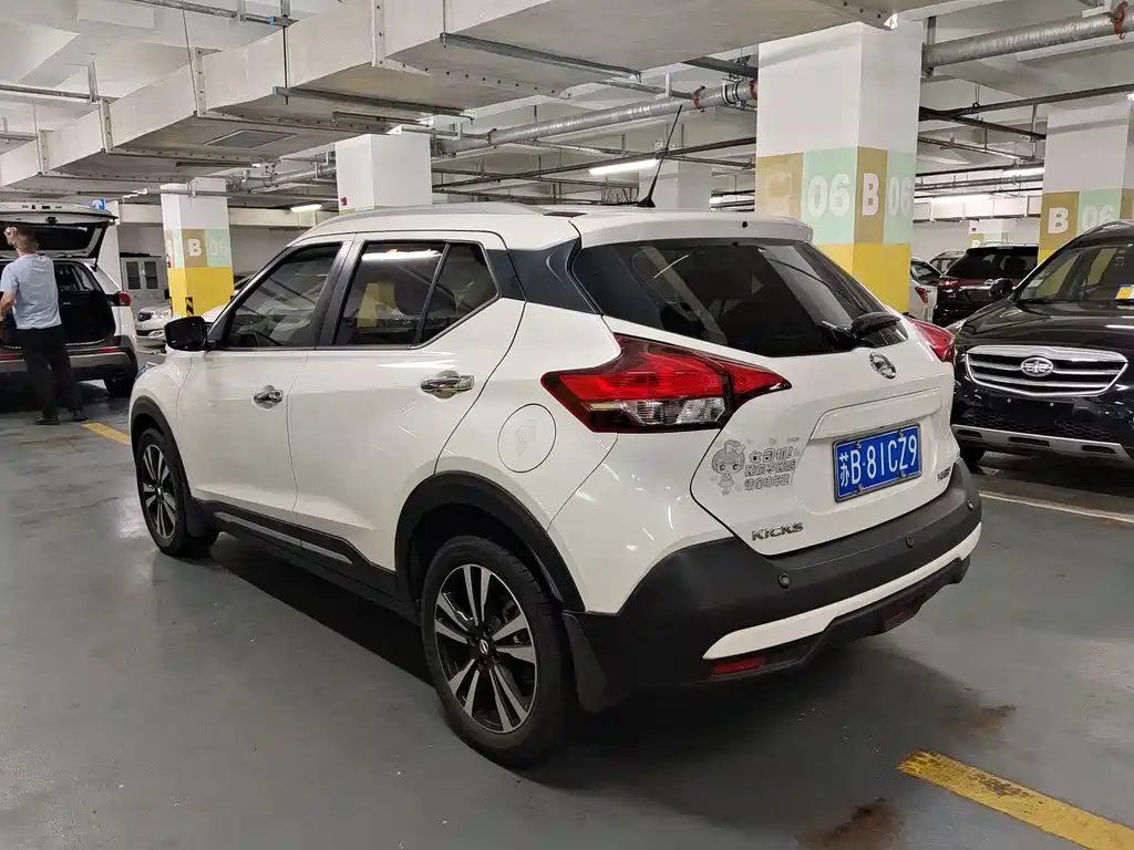 Kicks 1.5 L XV CVT Connected Luxury
