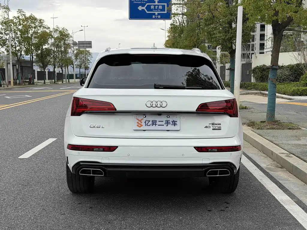 Audi Q5 L 40 TFSI Luxury Dynamic