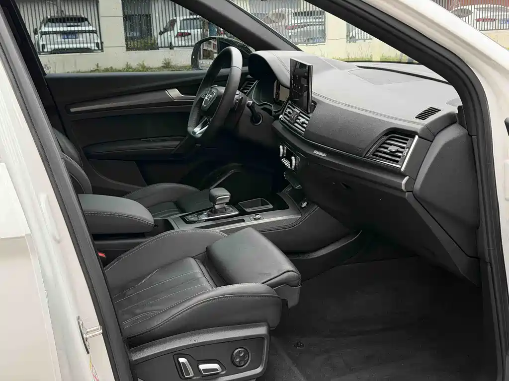 Audi Q5 L 40 TFSI Luxury Dynamic