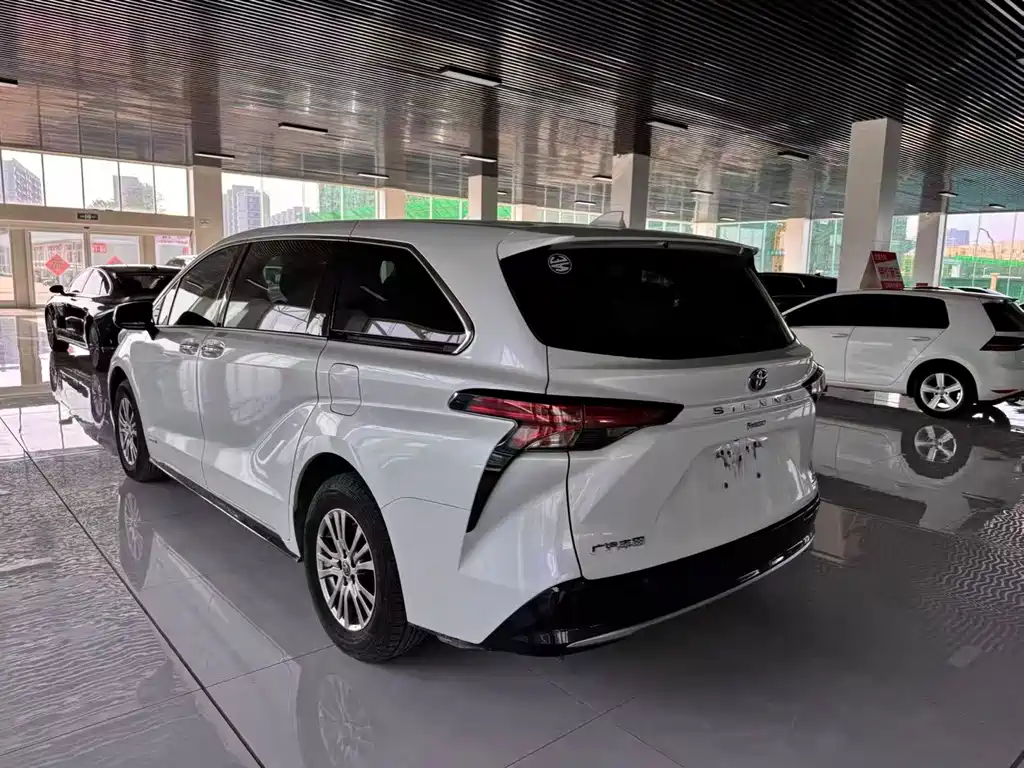 Sienna 2.5 L Hybrid Luxury