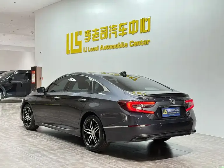 Honda Accord Sharp· Hybrid 2.0 L Phantom Night · Sharp Smart