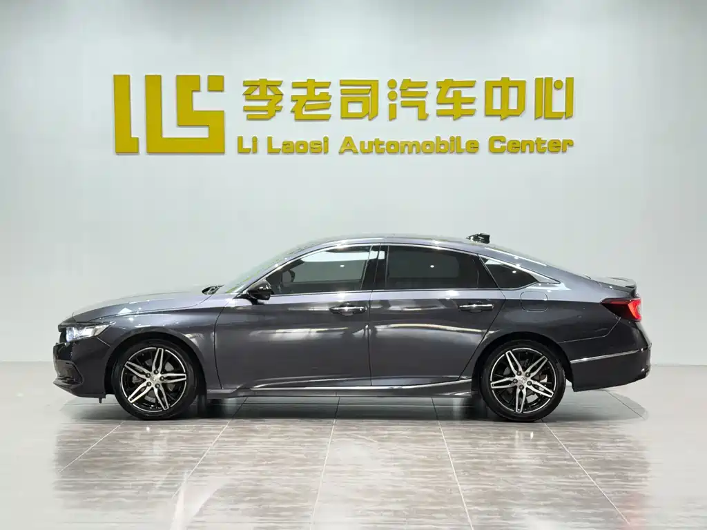 Accord Sharp· Hybrid 2.0 L Phantom Night · Sharp Smart