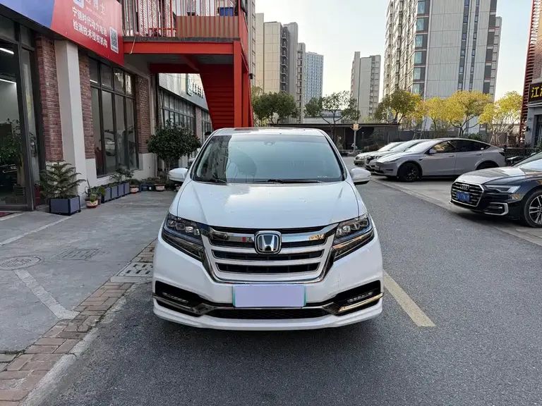 Honda Elysion 2.0 L Hybrid Luxury