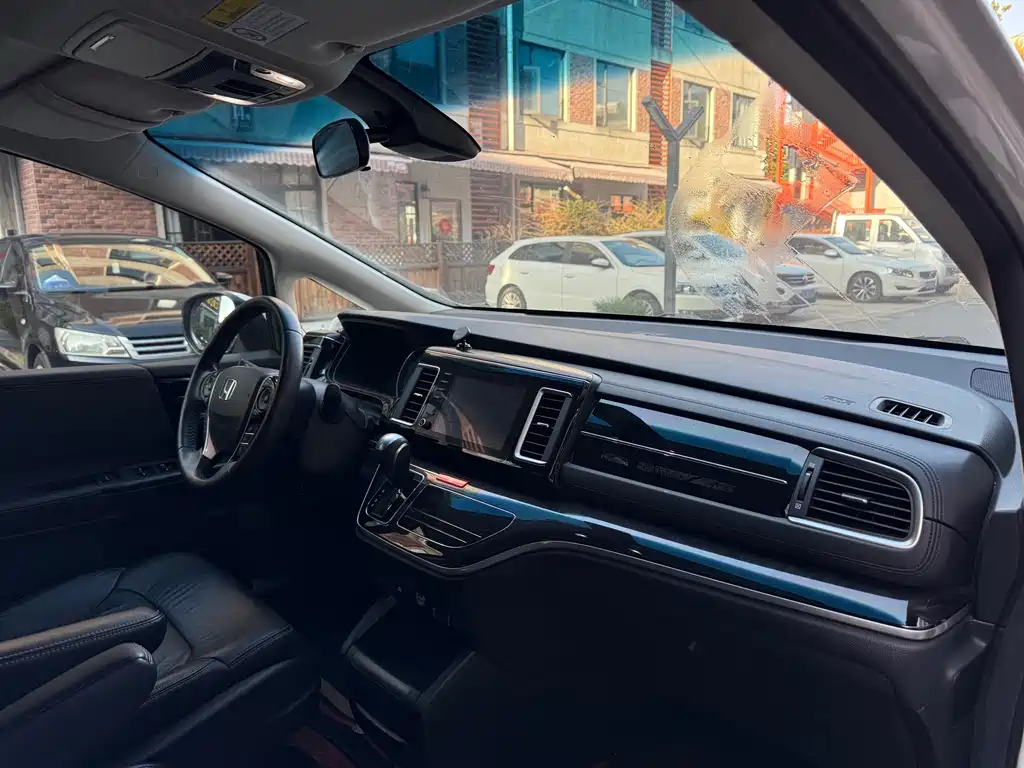 Elysion 2.0 L Hybrid Luxury