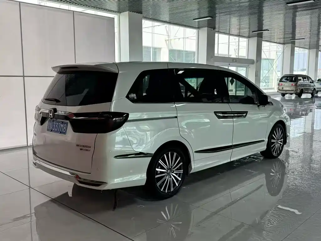 Elysion 2.0 L e:HEV Luxury