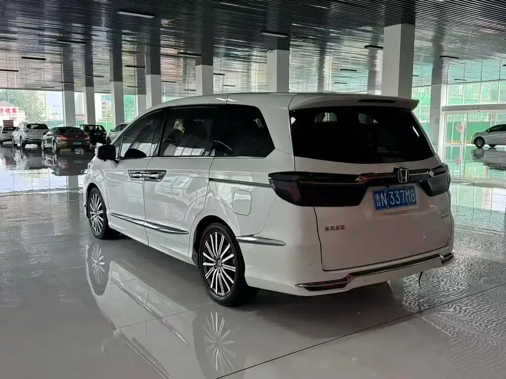 Elysion 2.0 L e:HEV Luxury