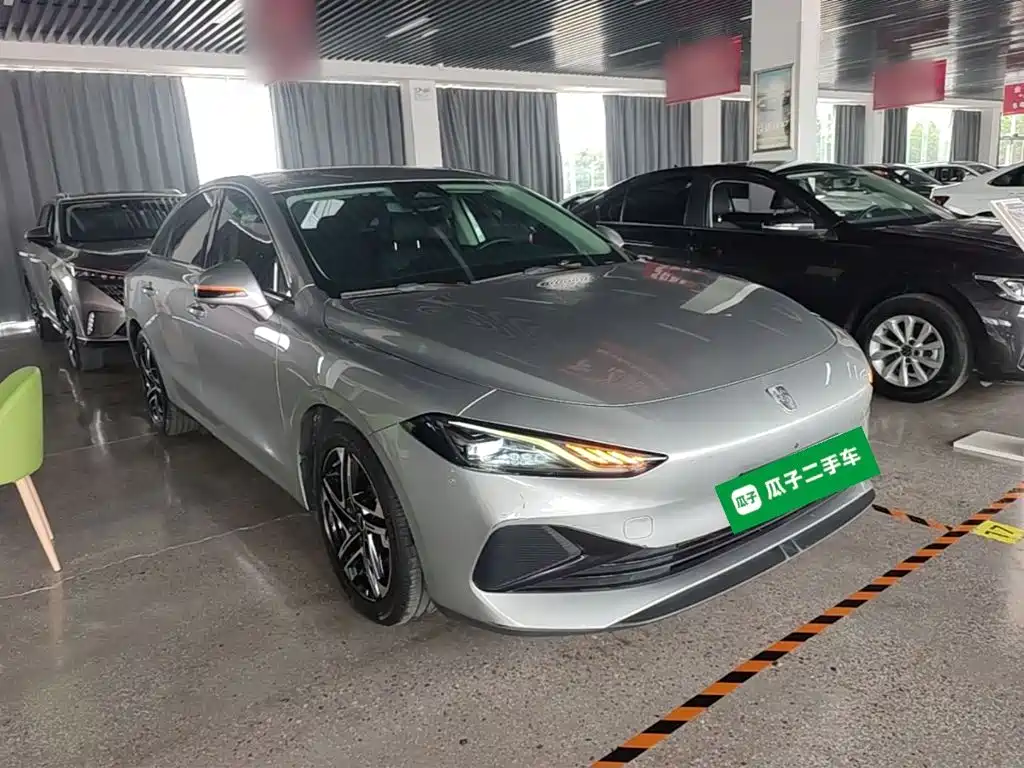 Roewe D7 DMH 125 km Flagship