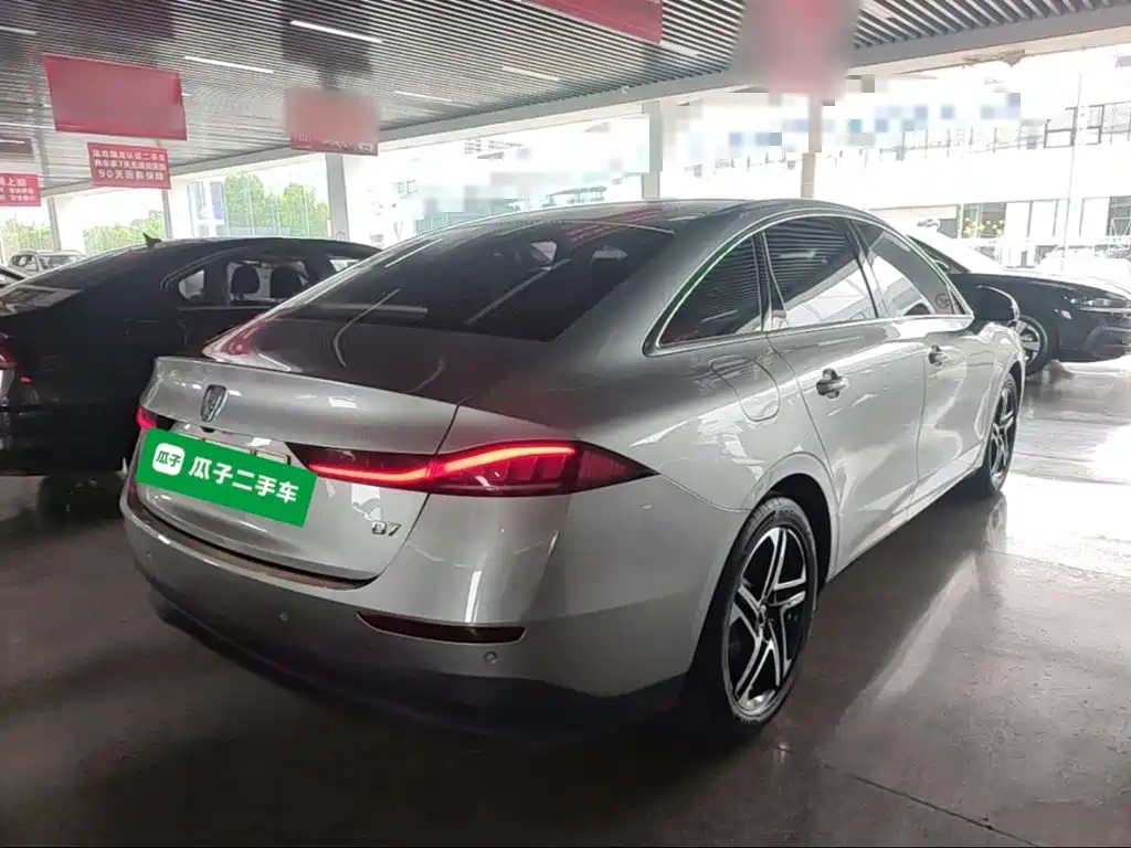 Roewe D7 DMH 125 km Flagship