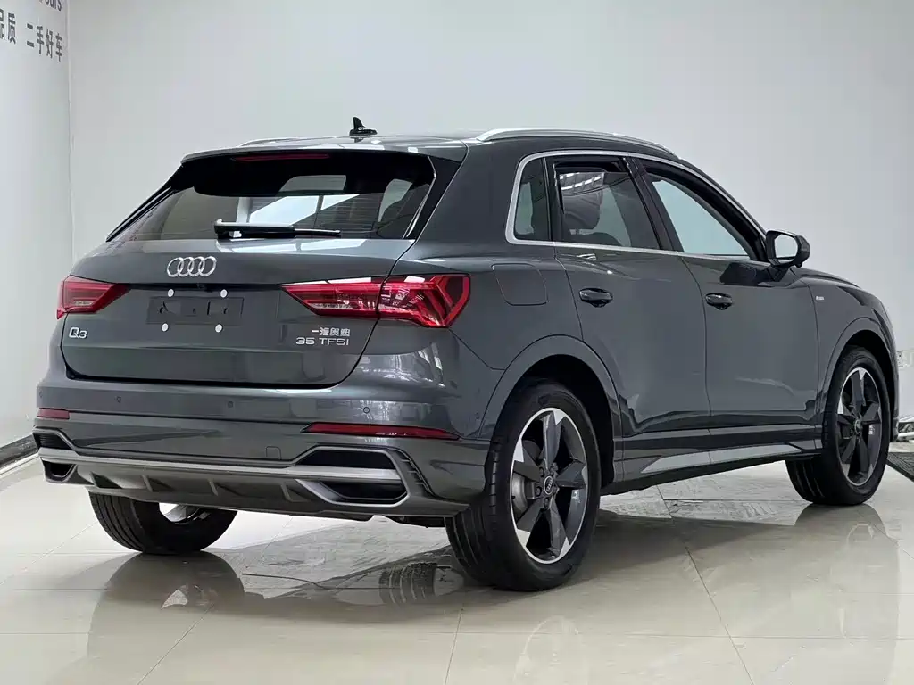 Audi Q3 35 TFSI Fashion Dynamic (1.4 T)