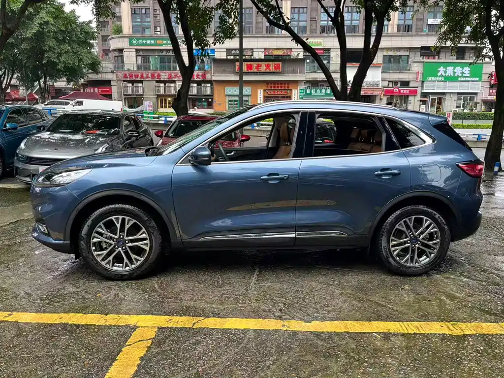 Escape EcoBoost 245 4 WD Shine Enjoyment