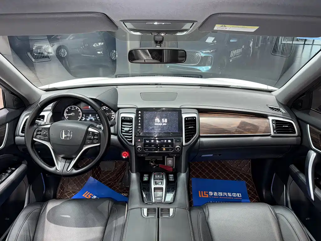 Honda UR-V 370 TURBO 2 WD Distinguished CN-V