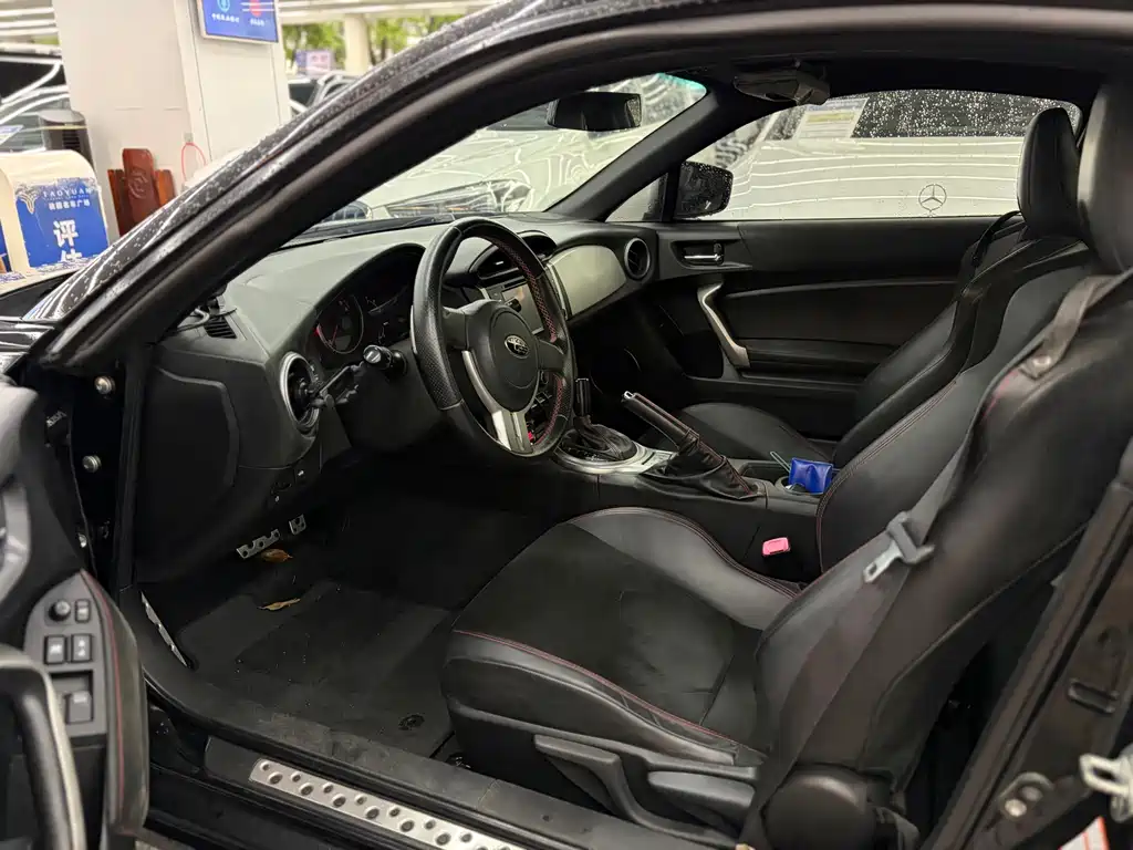 Subaru BRZ 2.0 i Auto