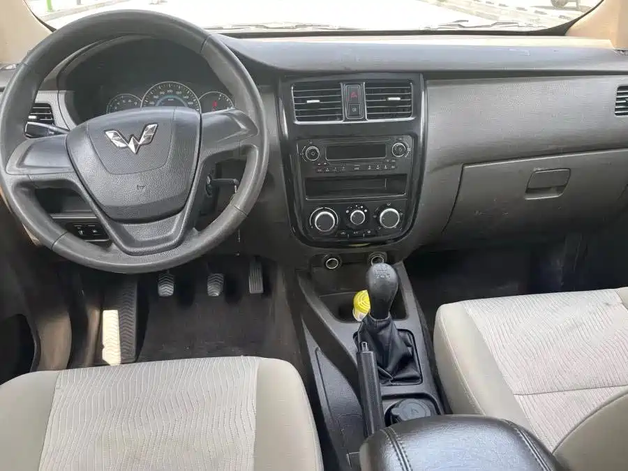 Wuling Rongguang V 1.5 L Standard