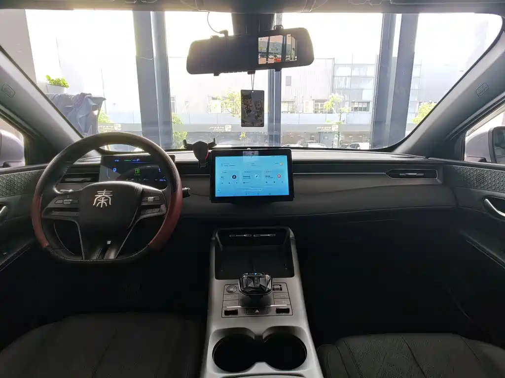 Qin PLUS DM-i Smart Drive 55 KM Leading