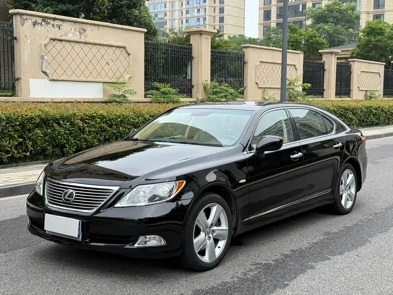 Lexus LS 460 L Distinguished