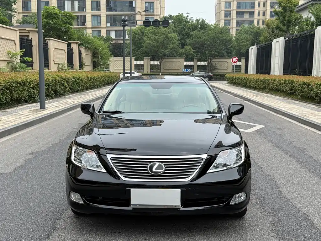 Lexus LS 460 L Distinguished