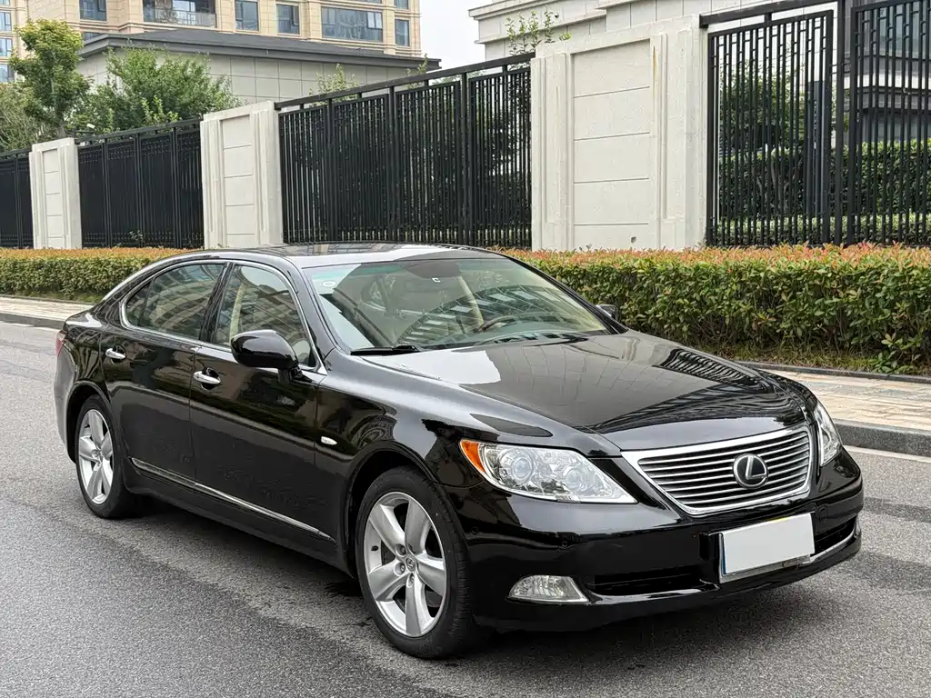 Lexus LS 460 L Distinguished