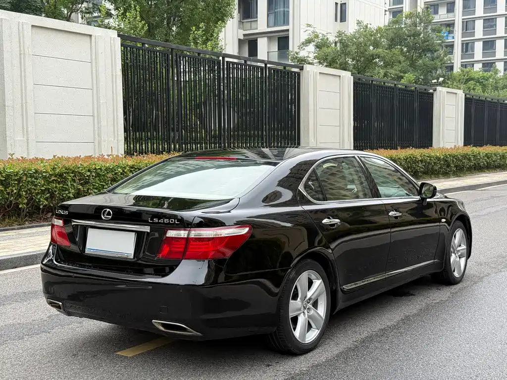 Lexus LS 460 L Distinguished
