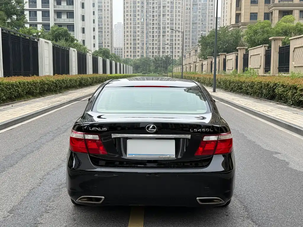 Lexus LS 460 L Distinguished