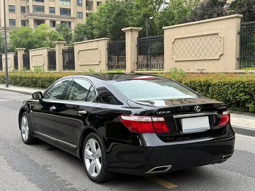 Lexus LS 460 L Distinguished