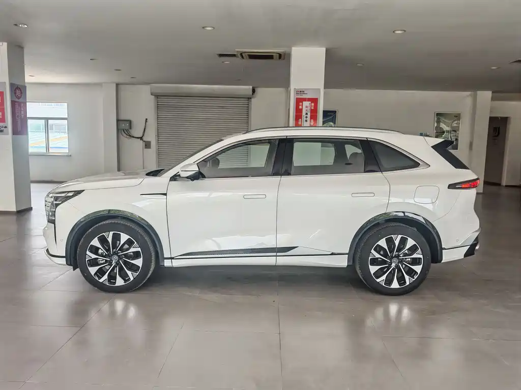 Changan CS75 PLUS 4 th Gen UItra 2.0 T New Blue Whale Smart Smart Engine