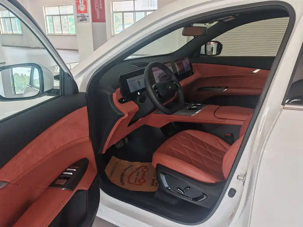 Changan CS75 PLUS 4 th Gen UItra 2.0 T New Blue Whale Smart Smart Engine
