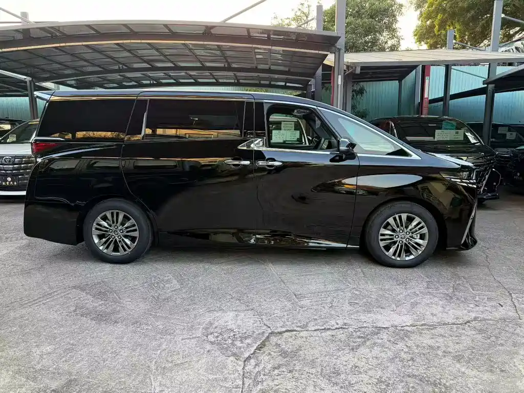 Alphard Dual Engine 2.5 L Premium Enjoyment · Gold