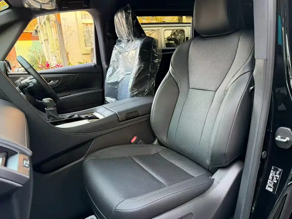 Alphard Dual Engine 2.5 L Premium Enjoyment · Gold