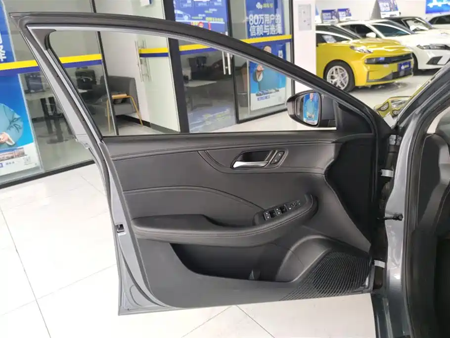 Roewe i5 1.5 L CVT Honored
