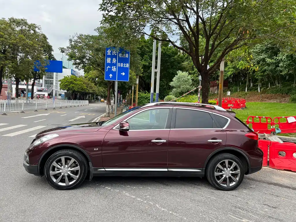 Infiniti QX50 2.5 L Joy