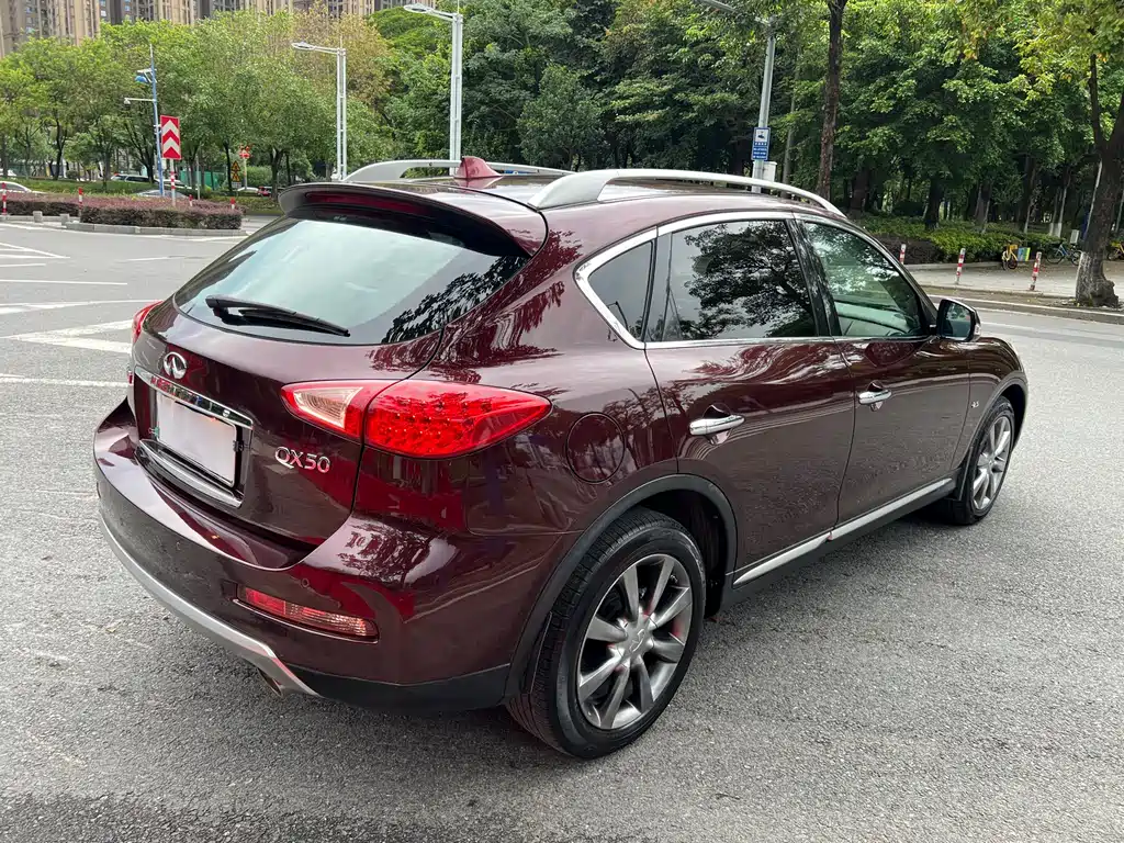 Infiniti QX50 2.5 L Joy