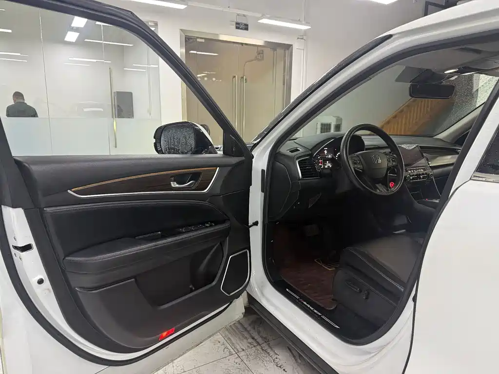 Avancier 370 TURBO 2 WD Luxury