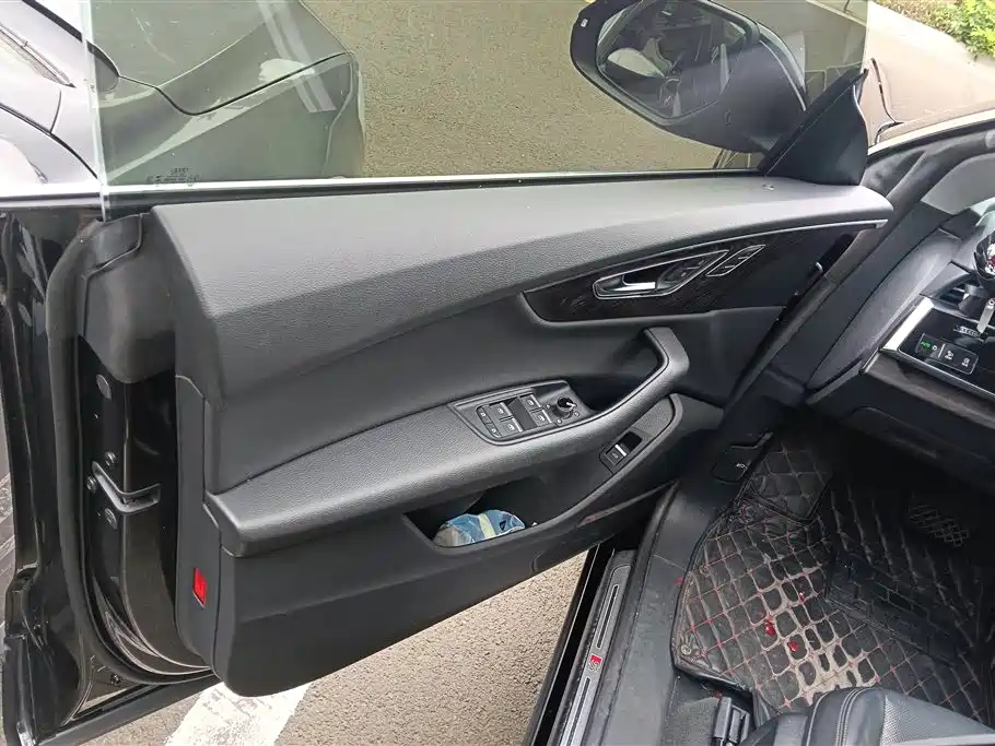 Audi Q8 55 TFSI Luxury Dynamic