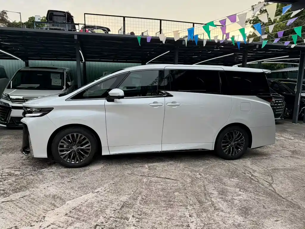 Alphard Dual Engine 2.5 L Distinguished Gold