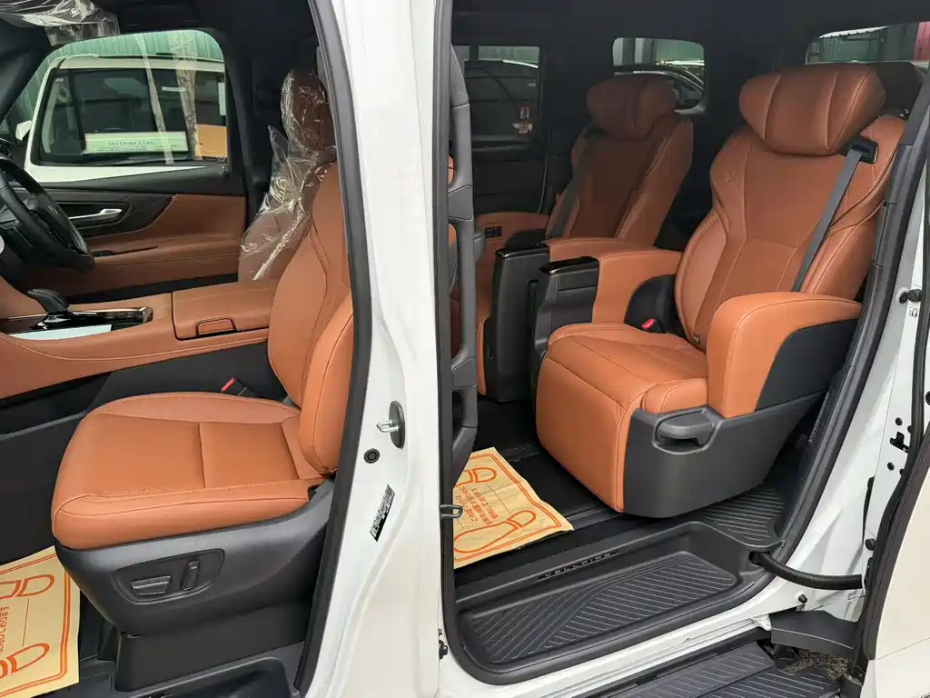 Alphard Dual Engine 2.5 L Distinguished Gold