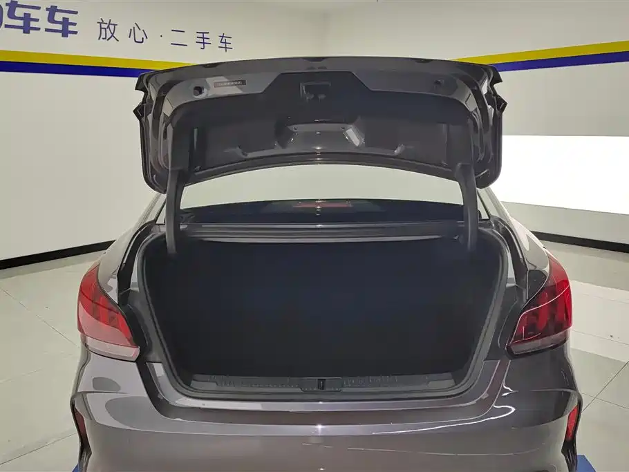 MG5 180 DVVT CVT Youth Style