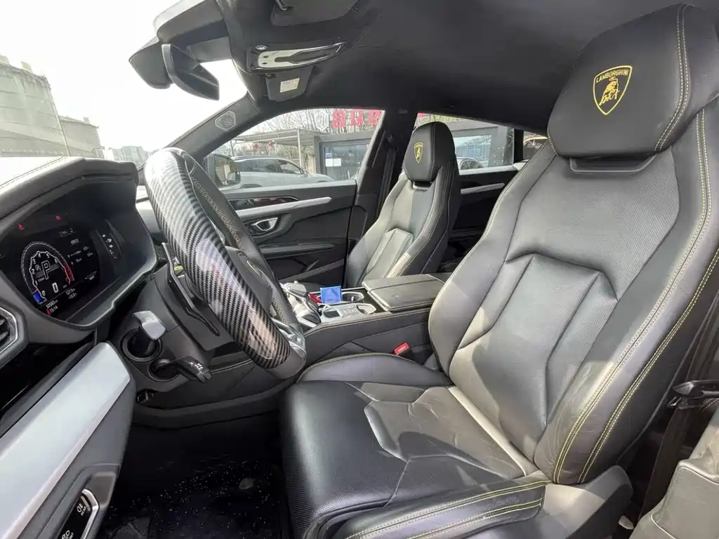 Urus 4.0 T V8
