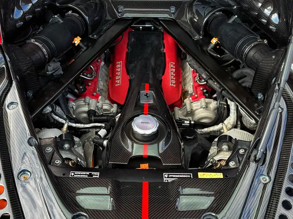 SF90 3.9 T V8 Stradale