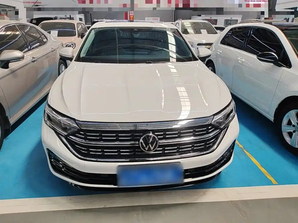 Sagitar Facelift 300 TSI DSG Transcend