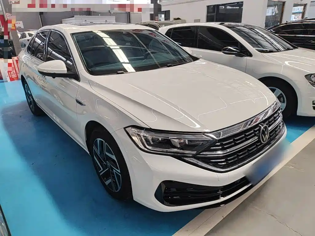 Sagitar Facelift 300 TSI DSG Transcend