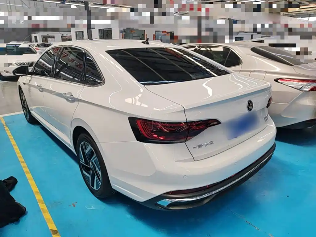 Sagitar Facelift 300 TSI DSG Transcend